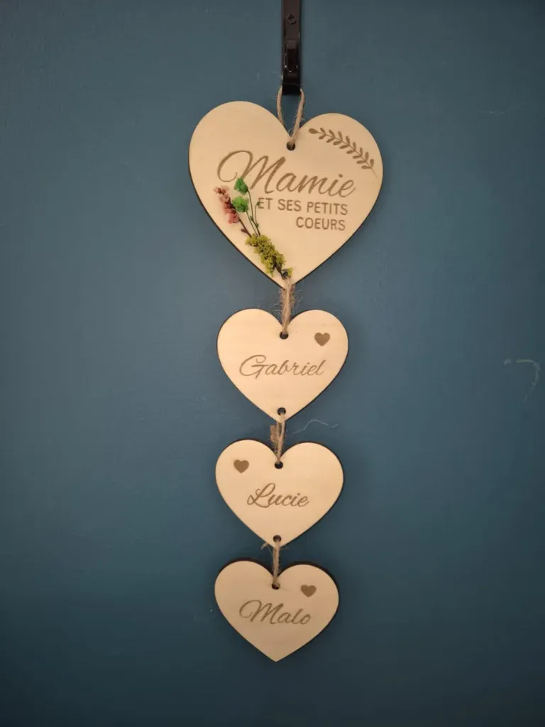 Cœur suspendu en bois