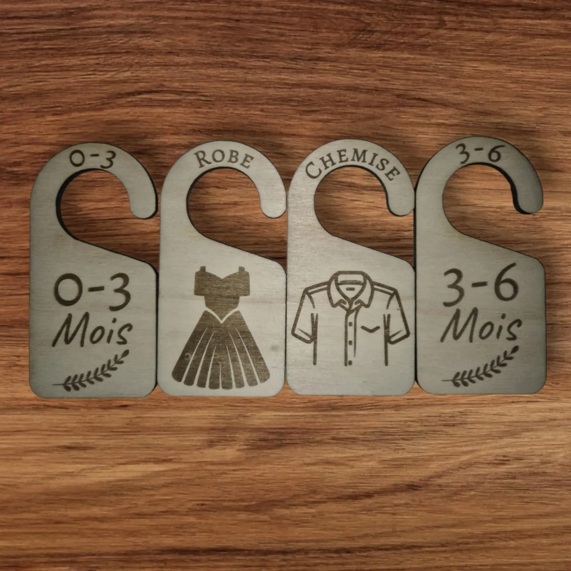 Séparateur de penderie en bois