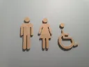 Enseigne toilettes en bois MDF – Hommes / Femmes / PMR