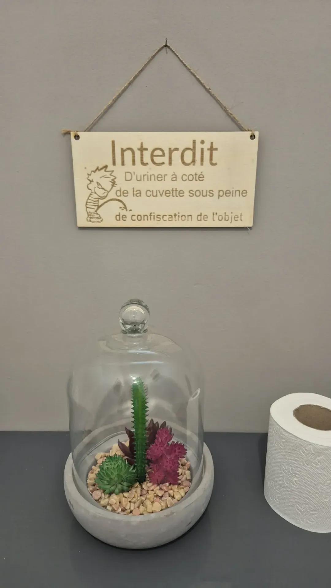 Pancarte humour toilettes en bois – " Interdit d’uriner "