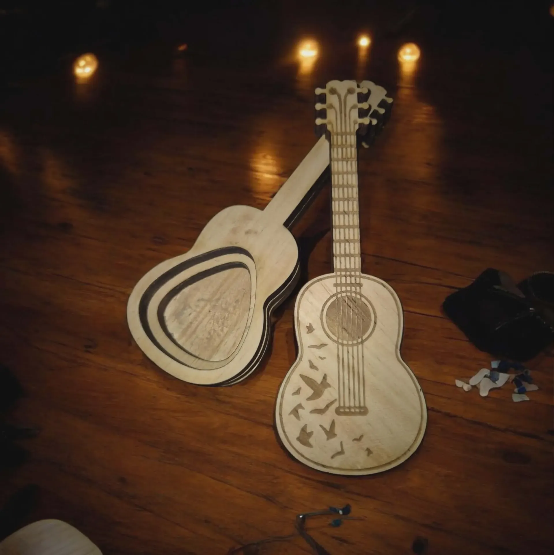 Boîte à médiators guitare en bois de pin