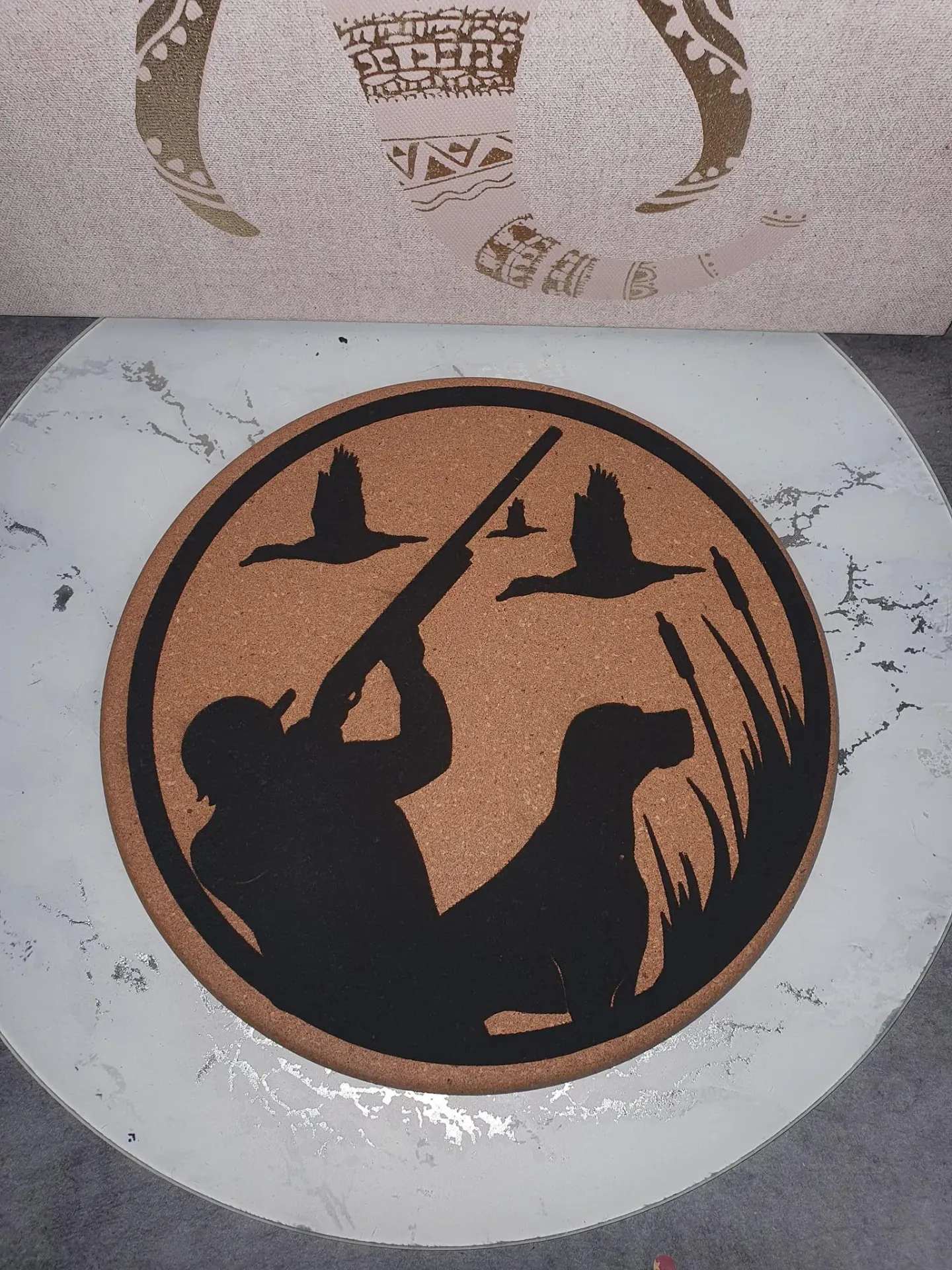 Dessous de plat personnalisé en liège – Motif chasseur